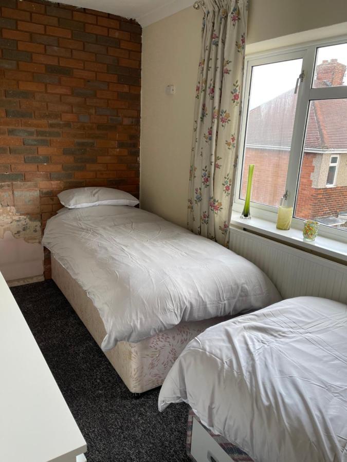 Spacious, Sleeps 17, 3 Bathrooms, Parking, Менсфілд Екстер'єр фото