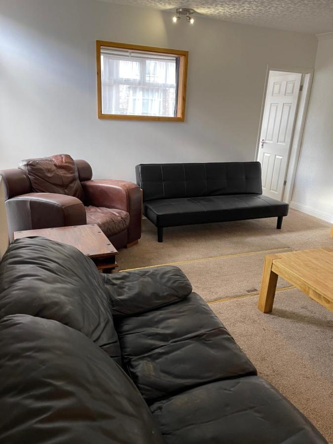 Spacious, Sleeps 17, 3 Bathrooms, Parking, Менсфілд Екстер'єр фото
