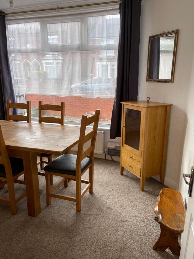 Spacious, Sleeps 17, 3 Bathrooms, Parking, Менсфілд Екстер'єр фото