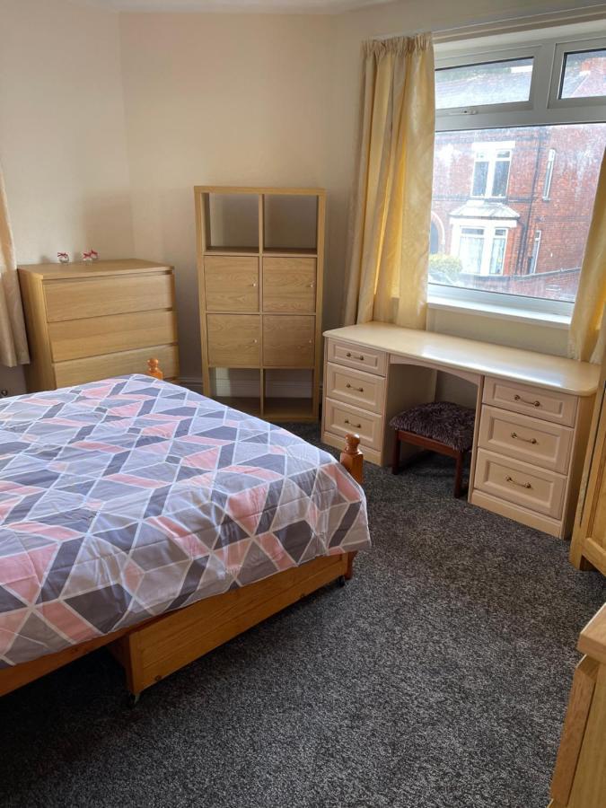 Spacious, Sleeps 17, 3 Bathrooms, Parking, Менсфілд Екстер'єр фото