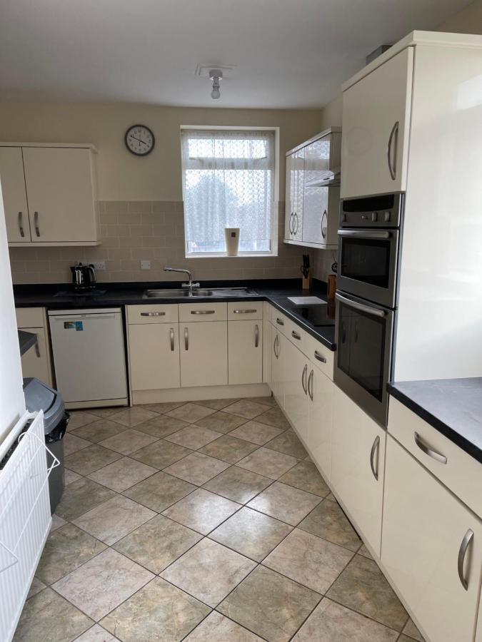Spacious, Sleeps 17, 3 Bathrooms, Parking, Менсфілд Екстер'єр фото