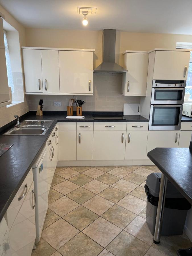 Spacious, Sleeps 17, 3 Bathrooms, Parking, Менсфілд Екстер'єр фото