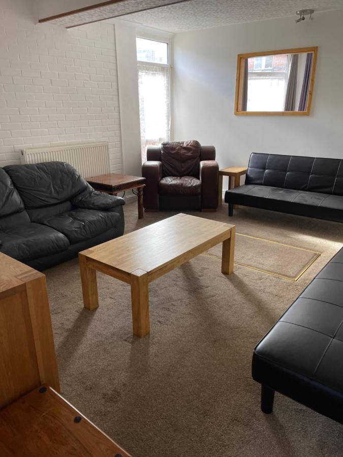 Spacious, Sleeps 17, 3 Bathrooms, Parking, Менсфілд Екстер'єр фото