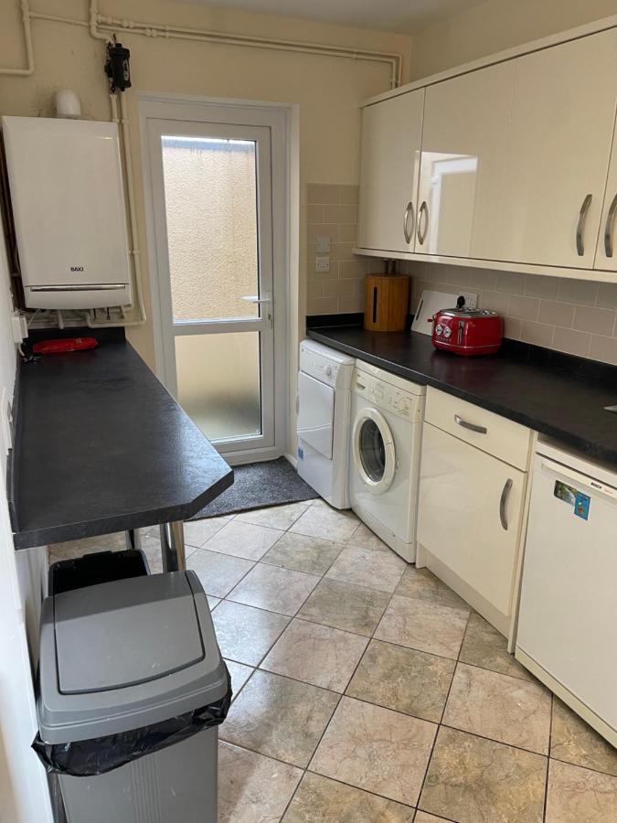 Spacious, Sleeps 17, 3 Bathrooms, Parking, Менсфілд Екстер'єр фото