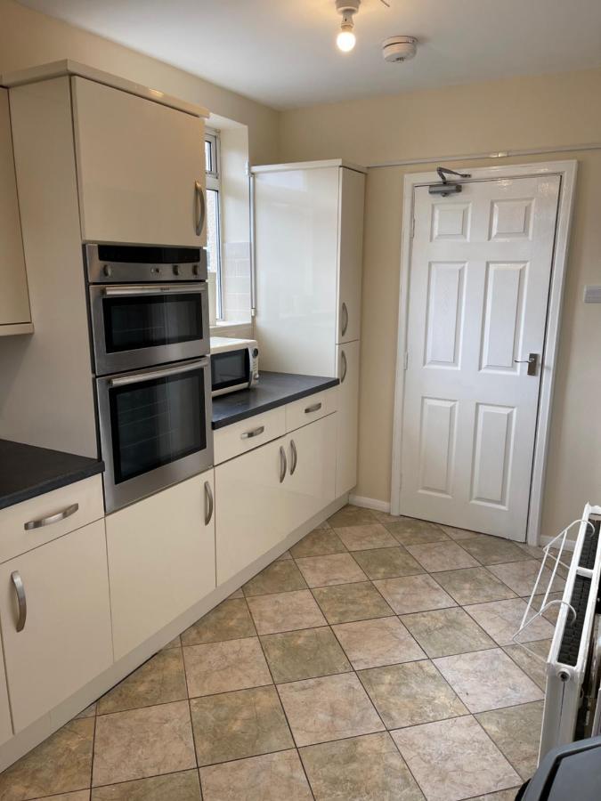 Spacious, Sleeps 17, 3 Bathrooms, Parking, Менсфілд Екстер'єр фото