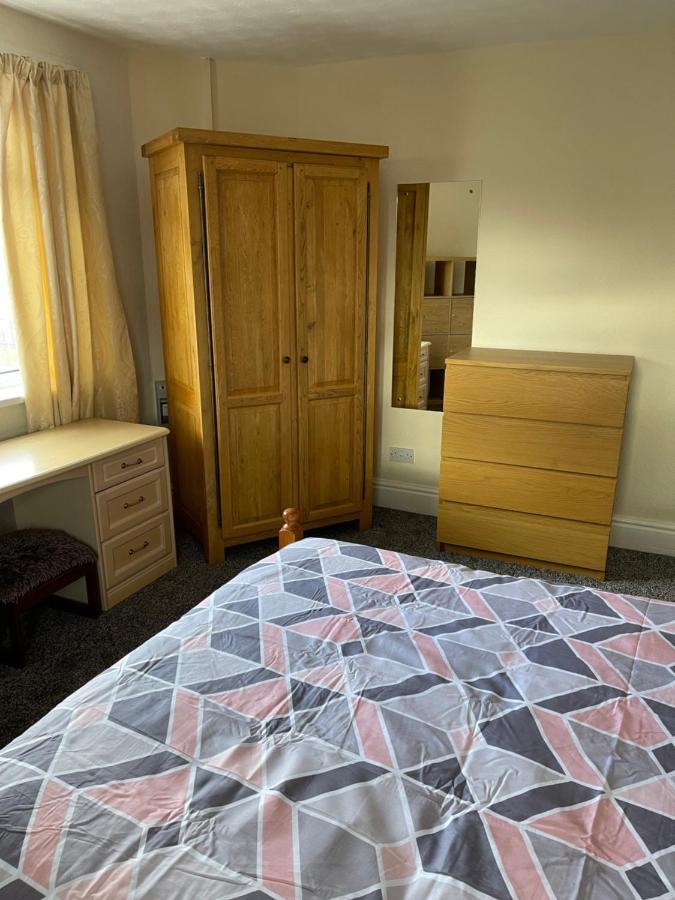 Spacious, Sleeps 17, 3 Bathrooms, Parking, Менсфілд Екстер'єр фото