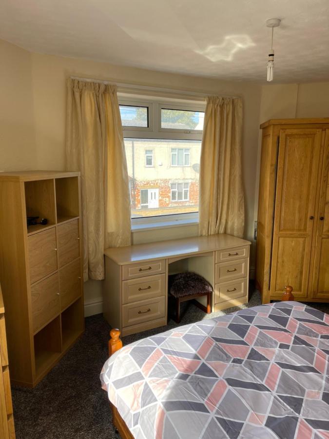 Spacious, Sleeps 17, 3 Bathrooms, Parking, Менсфілд Екстер'єр фото